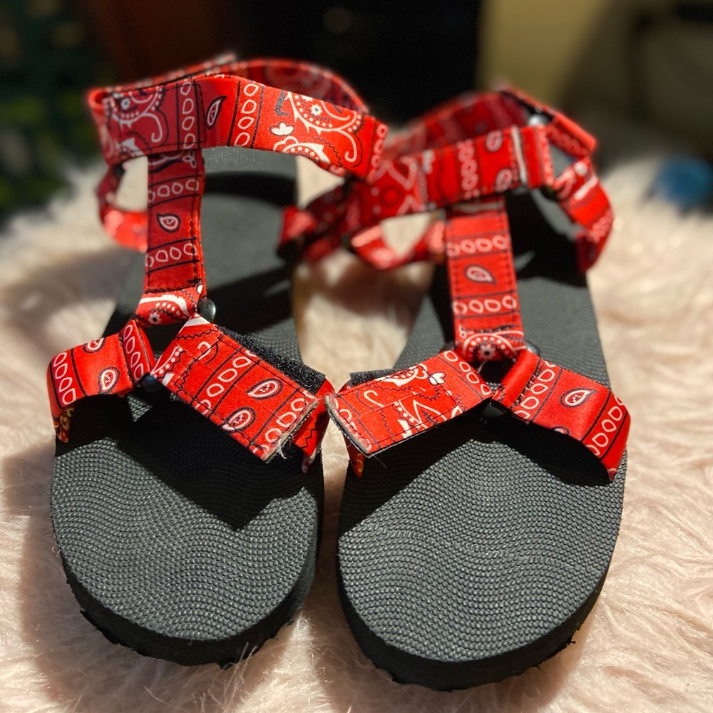 Red sandals - Picture 3 of 3